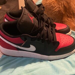 Nike Air Jordan retro One Low Black and Red size 5Y/6.5W